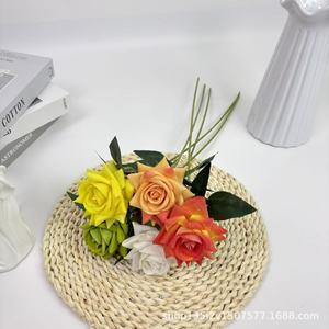 Flores Artificiales Qiye, Rosa de Terciopelo Pequeña para Esquina, Rosa de Seda, Decoración para Bodas y Hogar, Estilo Romántico Moderno - Product Image 1