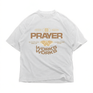 T-shirt Grafica 'Prayer Works Butterfly' con Motivo Faith, Streetwear Spirituale Oversize Unisex, Stile Vintage Estetico, Stampa Neutra Color Tan - Product Image 2
