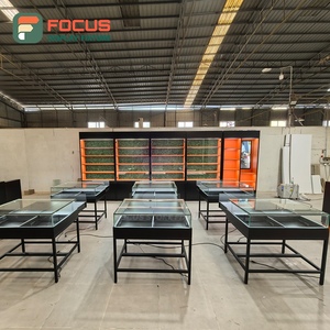 Vitrine de présentation pour magasin de tabac, ouverte sur le devant, en bois et verre, avec éclairage LED - Product Image 4