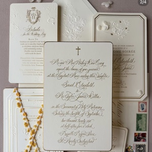 Tarjeta de Invitación de Boda con Impresión Digital Personalizada en Relieve, Diseño Floral con Monograma, Papel Offset para Impresión en Vainilla - Product Image 4