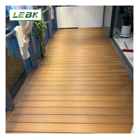 Panneau de terrasse extérieur WPC moderne, résistant à l'humidité et imperméable, avec co-extrusion pour hôtels et piscines extérieures