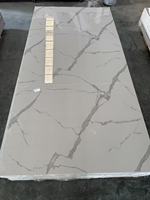 Revêtement mural en PVC moderne à motif marbre, haute qualité, durable, résistant à la moisissure, imperméable, ignifuge, insonorisant, avec revêtement UV, pour maison et villa