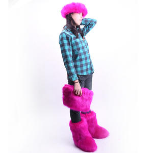 Stivali da Neve da <span class=keywords><strong>Donna</strong></span> Invernali in Pelliccia Sintetica di Volpe Colorata con Borsa e Fascia Abbinate - Product Image 5