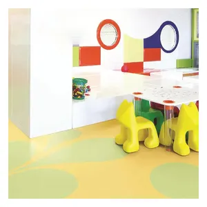 Rollo de suelo de tablón de vinilo de Pvc con respaldo seco de color personalizado moderno para habitación de Niños de jardín de infantes