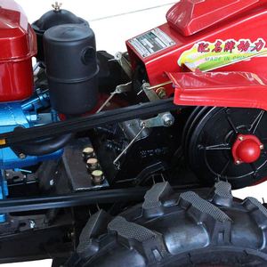 Tracteur agricole robuste avec moteur diesel 8HP et châssis 101, équipé d'une motoculteur rotatif - Product Image 2