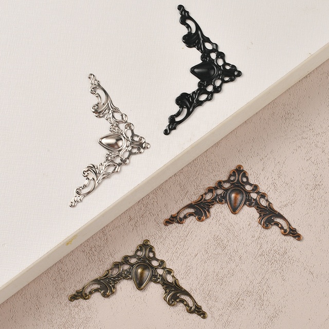 Iron Accessories Hollow Triangle Gift Box Packaging Decorative Piece Modern Simplicity Multi-color Easy Installation Home Decor