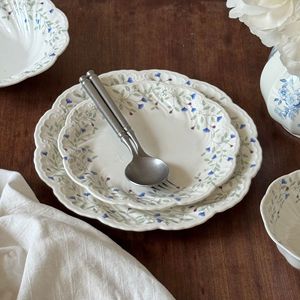 Service de table en porcelaine French <span class=keywords><strong>Muse</strong></span> Plant Blue Branches - Vaisselle rétro compatible micro-ondes comprenant assiette, tasse à café et assiette à dessert - Product Image 3