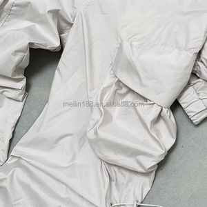 Ensemble coupe-vent personnalisé : Blousons zippés oversize en nylon et pantalons cargo en nylon, ensemble de survêtement coupe-vent uni pour homme - Product Image 2