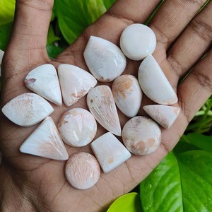 พลอยสกอเลไซต์สีชมพูธรรมชาติทรงหลังเบี้ย ขัดเงา 100% ธรรมชาติ จำหน่ายพลอยหลวม ผู้ผลิตและผู้จัดจำหน่ายจากอินเดีย - Product Image 1