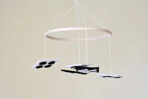 Móvil Musical para Cuna de Bebé, Diseño Personalizado <span class=keywords><strong>Munari</strong></span> Montessori, Fieltro Blanco y Negro, Madera, Bonito, para Niños y Niñas - Product Image 5