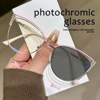 Nouvelle Arrivée Lunettes Métalliques Cat-Eye pour Femmes avec Verres Photochromiques Anti-Lumière Bleue, Légères, Adaptées à Toutes les Formes de Visage