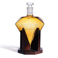 Juego de regalo de decantador de botella de whisky de cristal de licor de diamante con 4 tazas de alcohol y soporte de madera para ocasiones de negocios actualmente en tendencia