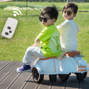 สกู๊ตเตอร์ไฟฟ้าสำหรับเด็กแบบสองที่นั่ง แบตเตอรี่ 12V พร้อมไฟและตะกร้า สำหรับเด็กอายุ 1-6 ปี - Product Image 5