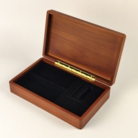 Boîte de rangement à bijoux rectangulaire en bois avec logo gravé au laser, doublure intérieure en velours noir, charnière dorée pour emballage cadeau de bijoux