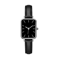 Montre rectangulaire pour femme, fabriquée sur mesure avec logo personnalisé, boîtier en acier inoxydable plaqué or, mouvement japonais, bracelet en cuir, style minimaliste et tendance.