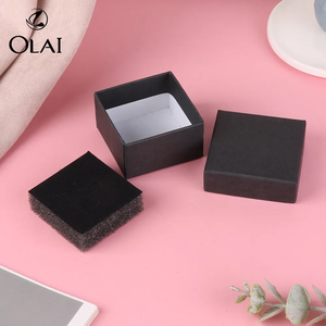 Coffrets cadeaux classiques en carton noir pour bijoux, avec revêtement UV, pelliculage mat, gaufrage et doublure en éponge - Product Image 4