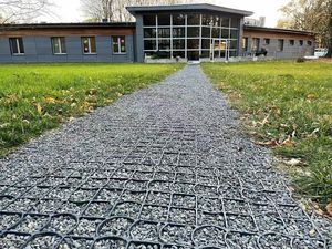 رصف عشب بلاستيكي من البولي إيثيلين عالي الكثافة لموقف السيارات وأعمال تخضير الأرض لممر السيارات وتطبيقات التخضير - Product Image 5