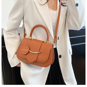 Sac à bandoulière pour femme en cuir PU, sac messager à pompon, vente chaude - Product Image 4