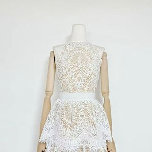 Robe de mariée décontractée Bettergirl A11815 avec <span class=keywords><strong>tissu</strong></span> brodé hydrosoluble, motif uni, design ajouré, pour l'automne et le quotidien - Product Image 3