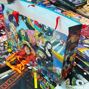 92 types de sacs en papier grand format sur le thème de l'anime <span class=keywords><strong>japonais</strong></span> (59,5 cm <span class=keywords><strong>x</strong></span> 42 cm <span class=keywords><strong>x</strong></span> 18 cm) – Sacs cadeaux pour l'Anime Expo, sacs de fête <span class=keywords><strong>Manga</strong></span> - Product Image 3