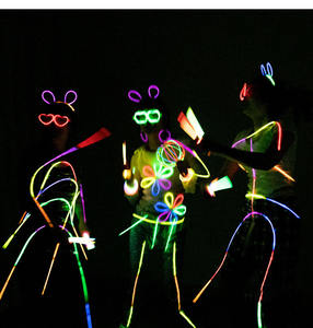 Lot de 50 bâtons fluorescents lumineux pour enfants, bâtons colorés pour soirées, éclairage nocturne éblouissant - Product Image 2