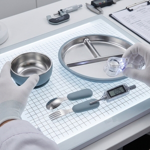 Ensemble de couverts pour enfants en silicone de qualité alimentaire et acier inoxydable 304, avec bavoir, cuillère, fourchette, bol et assiette à ventouse pour bébé - Product Image 5