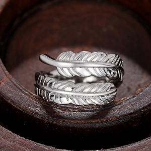 Anello con piuma in acciaio inossidabile, regalo unisex in stile bohémien, gioielli di moda T0362 - Product Image 6