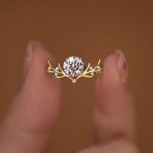 Anillo de Diamantes de Oro Amarillo para Mujer T0090, Corte Brillante Redondo, Color G Natural, Anillo de Compromiso con Diamantes Laterales - Product Image 5