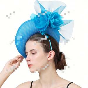 Nouveau chapeau fascinateur en sinamay exagéré avec plumes, accessoires de cheveux de mariée, chapeau haut en maille et gaze - Product Image 2