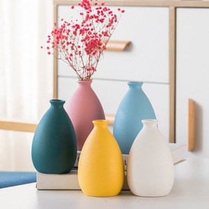 Vaso Piccolo in Ceramica Opaca Effetto Sabbia, Artigianato Stile Europeo, Vaso Fatto a Mano con Finitura Satinata - Product Image 1