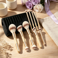 Ensemble de 11 pinceaux de maquillage en poils synthétiques avec manche en plastique et pochette en PU pour le maquillage quotidien du visage (fond de teint, fard à paupières, blush)