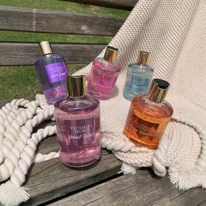 LEFA Nuevo Gel de Ducha Perfumado <span class=keywords><strong>Victoria</strong></span>'s <span class=keywords><strong>Secret</strong></span> para Mujer, Hidratante, con Pétalos de Flor de Terciopelo de Cisne, Love <span class=keywords><strong>Secret</strong></span> - Product Image 1