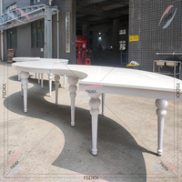 Table serpentine moderne en forme de S noire et blanche de Foshan Furniture pour événements et mariages