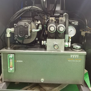 Machines d'assemblage et de sertissage d'angle pour portes et fenêtres en alliage d'aluminium robuste <span class=keywords><strong>PVC</strong></span>/UPVC, vente en gros d'usine 2026, avec PLC - Product Image 6