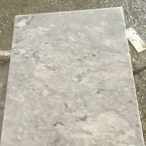 Azulejos de piedra caliza gris caliente personalizados grano de plata pulido mármol caído diseño moderno para construcción de villas deslizamiento de vena barato - Product Image 3