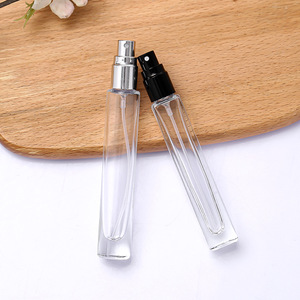 Flacon vaporisateur miniature carré de 10 ml, certifié qualité alimentaire, pour usage cosmétique en voyage, anti-fuite, rechargeable. - Product Image 3