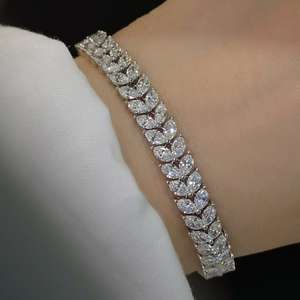 Bracelet pour femme SGARIT de luxe en or 10 carats avec diamant ovale de 10 carats cultivé en laboratoire, certifié IGI - Commandes en gros pour les fabricants de bijoux - Product Image 3