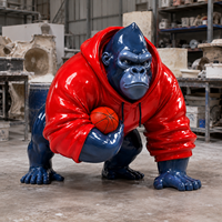 Sculpture de gorille de basket en résine personnalisée, grande statue d'animal de dessin animé, résistante à la corrosion, couleurs et logo personnalisables pour le commerce