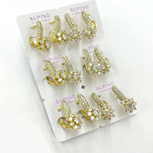 X00078X Xuping Schmuck Großhandel Mode elegante einfache Luxus 14 Karat Gold Ohrringe Frauen Kristall Creolen Ohr stecker