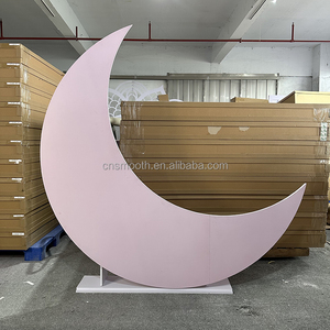 Fondale per Palco Matrimoniale a Forma di Luna in Acrilico Bianco e PVC, Design Creativo all'Ingrosso - Product Image 5