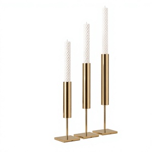 Juego de 3 Portavelas Modernos de Metal Dorado con Fundas Texturizadas para Decoración Elegante de Mesa y Centro de Mesa - Product Image 1