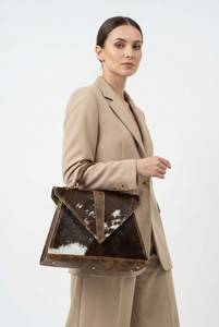 Sac fourre-tout vintage en cuir de vachette marron avec design à panneaux et fermeture à fermoir pour usage quotidien - Product Image 3