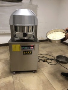 Petit diviseur de pâte électrique avec une plage de division de 30 à 180g et 36 pièces à la fois <span class=keywords><strong>en</strong></span> stock au meilleur prix Facile à utiliser - Product Image 2