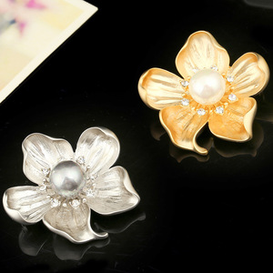 Broche de Compromiso y Boda con Diseño Retro de Flor de Camelia y Perlas, Chapado en Oro, Nuevo Modelo 2026 - Product Image 2