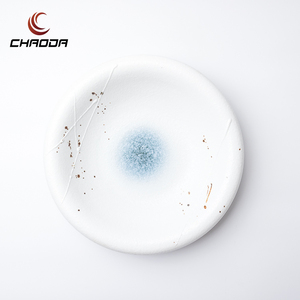 Assiette ronde profonde de 10 pouces en porcelaine blanche avec motif bleu à la main, vente en gros, pour mariage, dîner, assiette de présentation bleue et blanche - Product Image 3