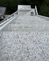 Marches d'escalier en granit blanc sésame G603 pour station de métro - Balustrades rainurées antidérapantes pour escaliers et contremarches publics