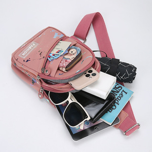 Nueva Bolsa de Pecho Elegante para Mujer, Multibolsillos, Resistente al Agua, Bandolera, Uso Diario Informal, Diseño Cuadrado Vertical, Rosa y Azul - Product Image 3
