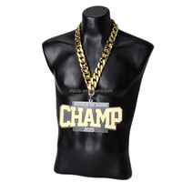Collier à maillons en acrylique grand format, résistant aux chocs, plaqué or, avec logo du vainqueur MVP d'équipe de football et design à motifs colorés