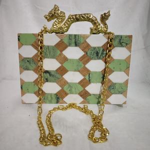 กระเป๋าคลัทช์เรซินแฮนด์เมดอินเทรนด์สําหรับผู้หญิงกระเป๋าถือสุภาพสตรีแฟชั่นทันสมัยพร้อมงานหินที่สวยงามโดย lametierartz - Product Image 3