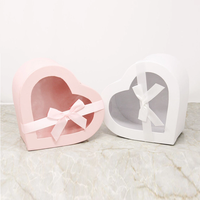 Emballage cadeau en carton pour la Saint-Valentin Couvercle de fenêtre en PVC transparent au design fantaisie avec stratification mate de fleurs de roses en relief
